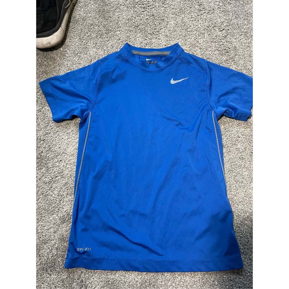 Nike kids Size Small DriFit Short Sleeve Shirt NEW